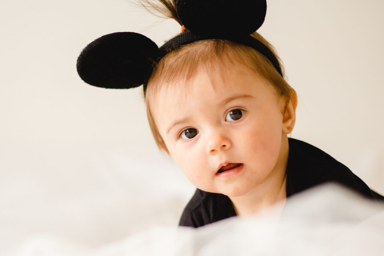 Suesses Baby bei Babyfotoshooting fotografiert von Fotograf Markus Winkelbauer