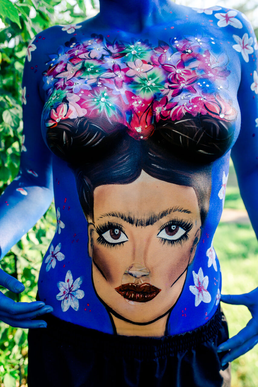 Bodypainting auf Damenoberkoerper mit Perlen fotografiert von Fotograf Markus Winkelbauer