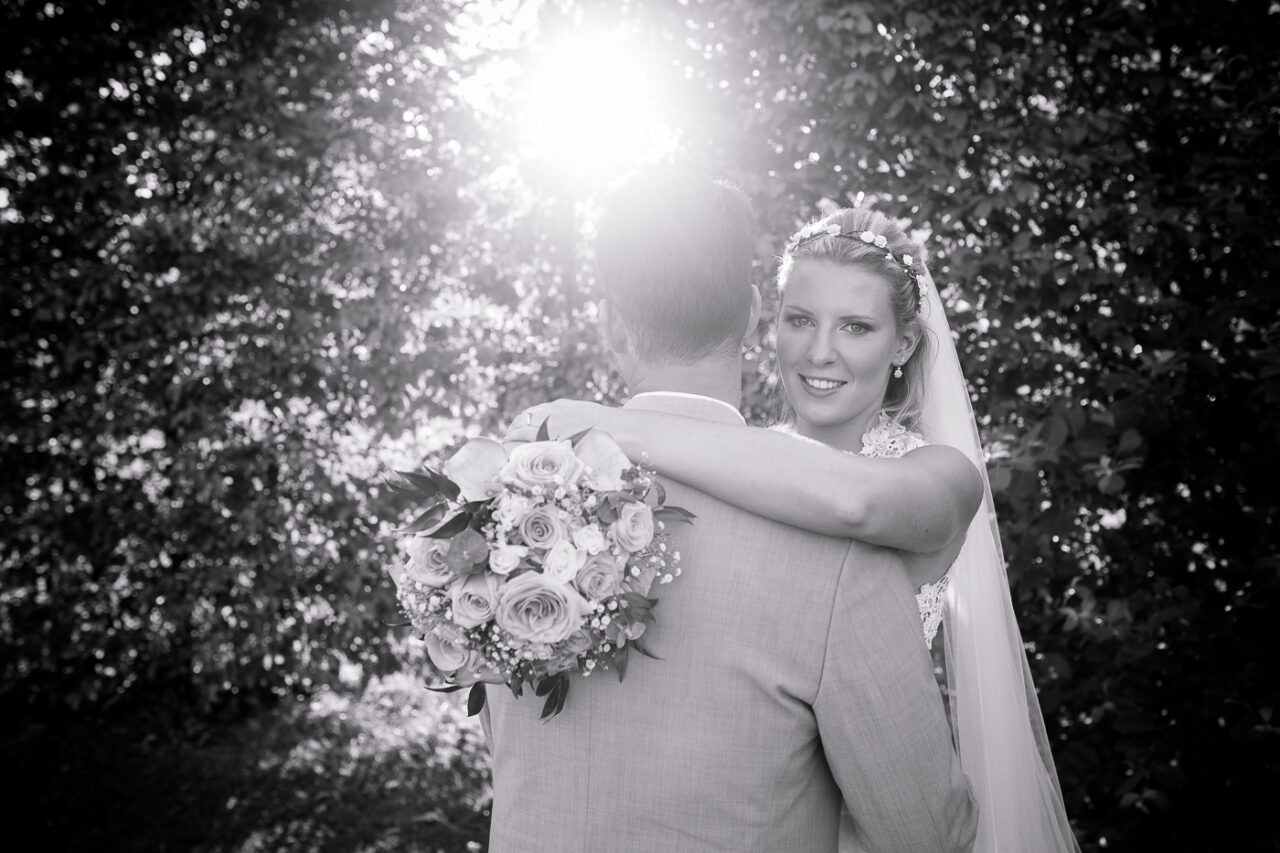 Braut Portraet in schwarz weiss beim Hochzeitsshooting mit Fotograf Markus Winkelbauer
