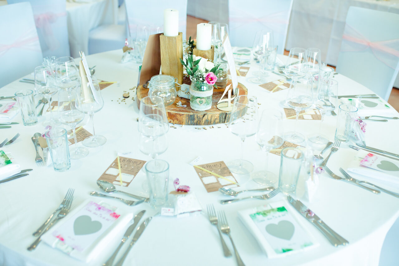 Detailshooting von der Hochzeitstafel fotografiert von Fotograf Markus Winkelbauer