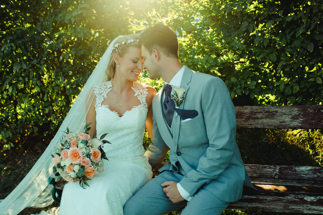 Romantischer Moment beim Brautpaarshooting in Szene gesetzt von Fotograf Markus Winkelbauer